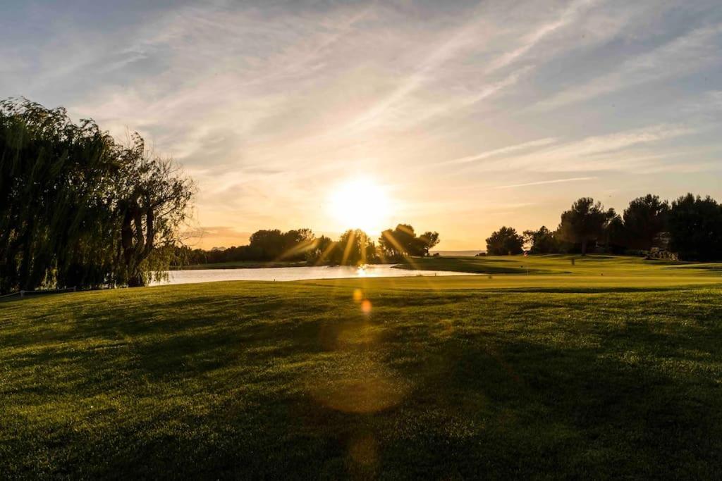 Magnifique Vue Lac Au Golf De Pont-Royal Mallemort Exteriör bild