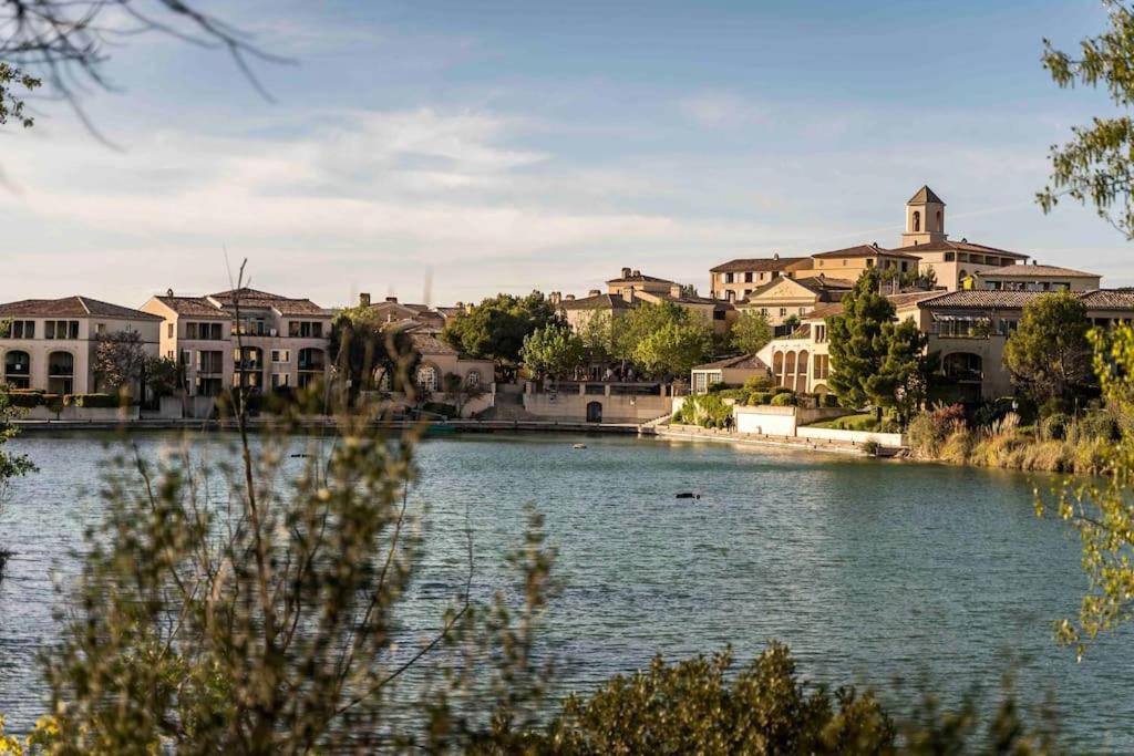Magnifique Vue Lac Au Golf De Pont-Royal Mallemort Exteriör bild